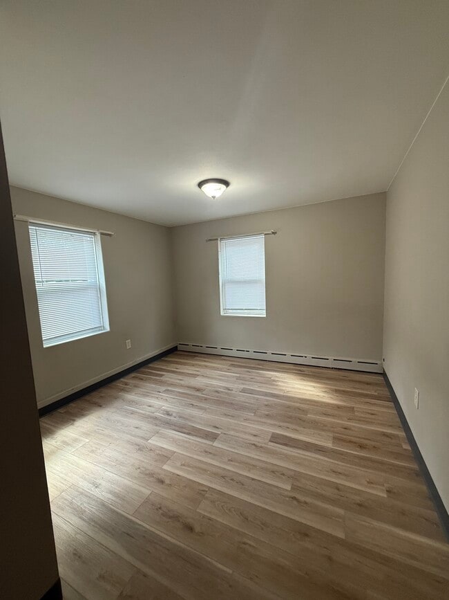 bedroom 1 - 503 N Riverview Dr
