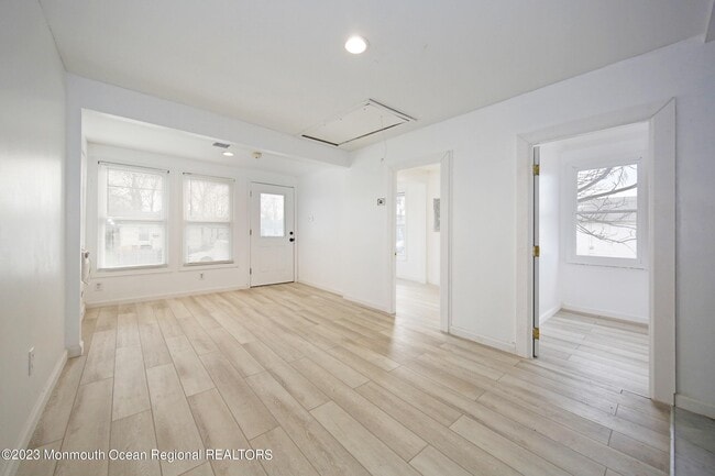 Photo - 243 Seabreeze Ave