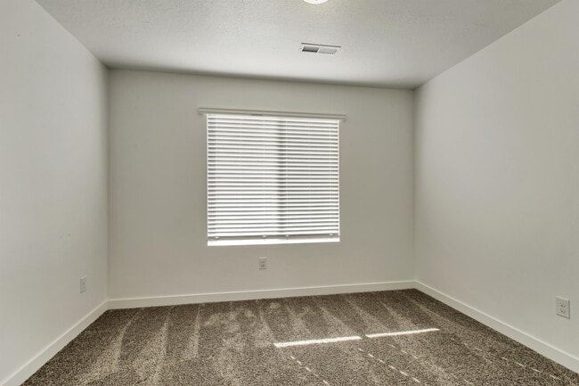 Photo - 869 S Brubaker Way