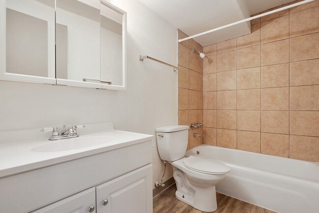 Photo - Stratford Plaza North