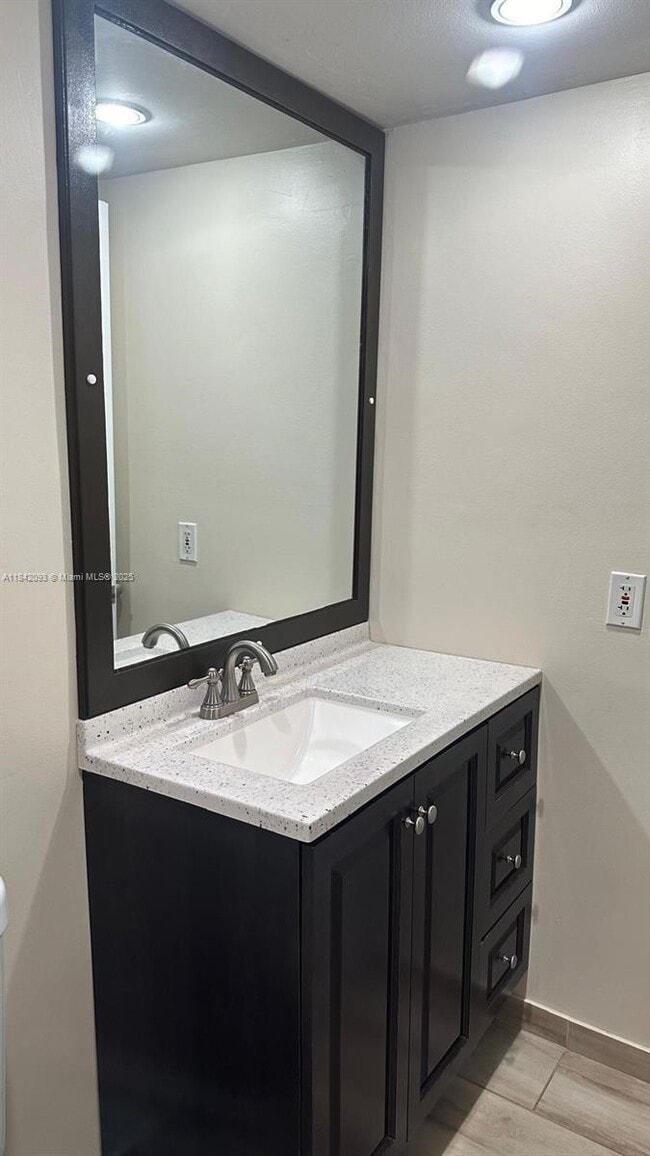 Building Photo - 10780 N Kendall Dr Unit E9 Rental