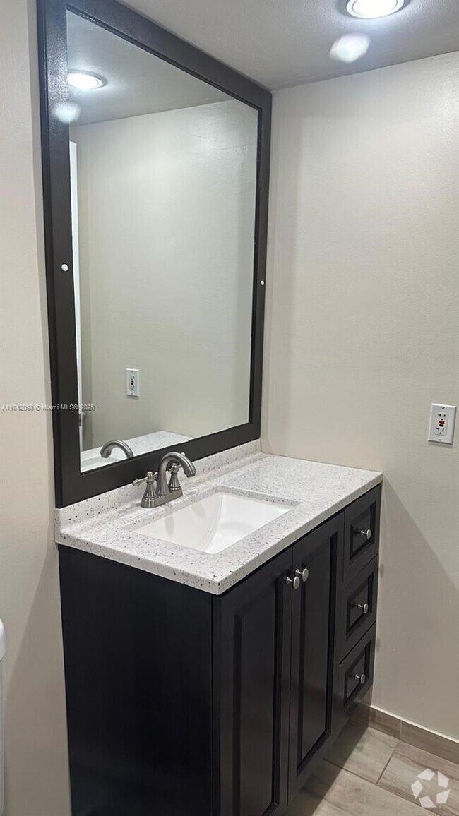Building Photo - 10780 N Kendall Dr Unit E9 Rental