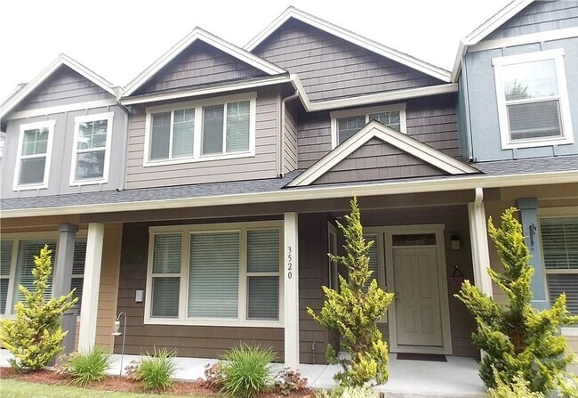 Building Photo - 3 bedroom town home in perfect location