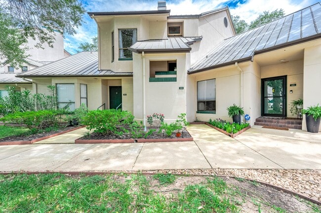 Building Photo - 4144 Greystone Way Unit 105