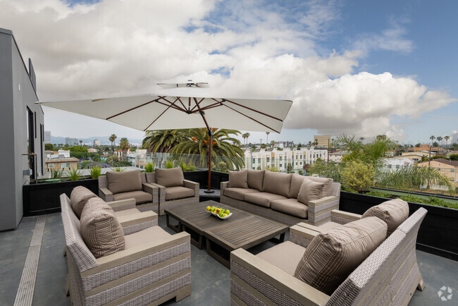 Rooftop Patio - The Greenly