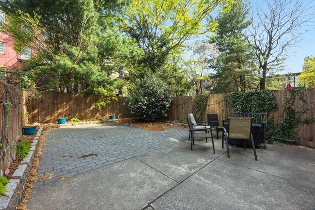 Building Photo - 1017 Park Ave Unit G