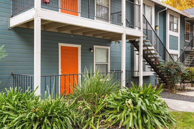 Building Photo - Redwood Cove Apartments