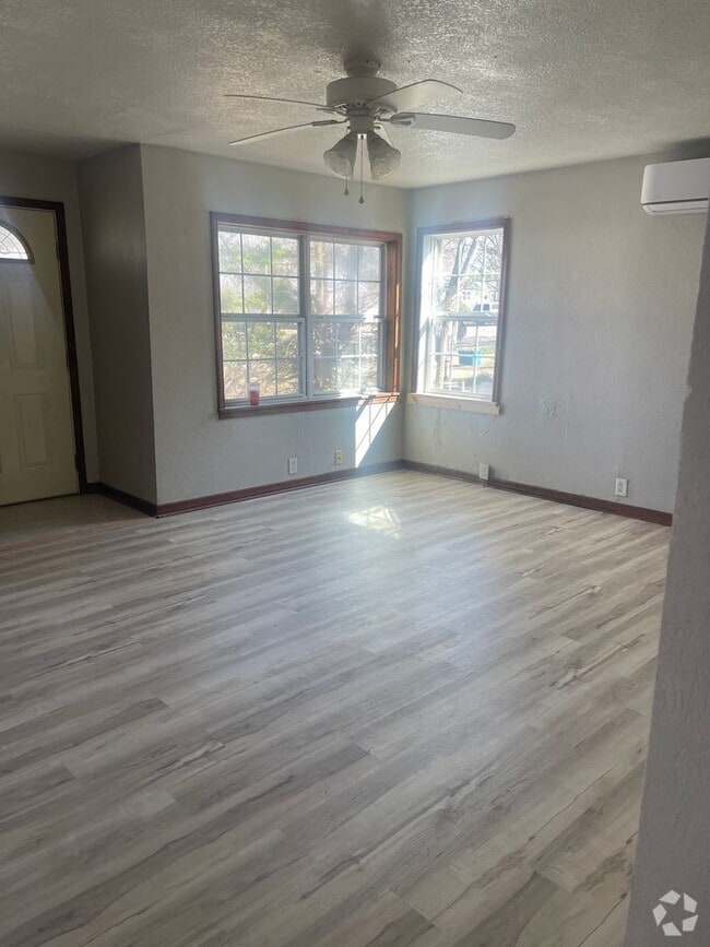 Building Photo - Charming 2 Bed 1 Bath Home : Aurora MO