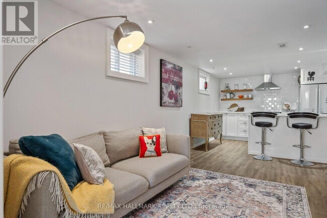 Photo - 19 Guild Hall Dr