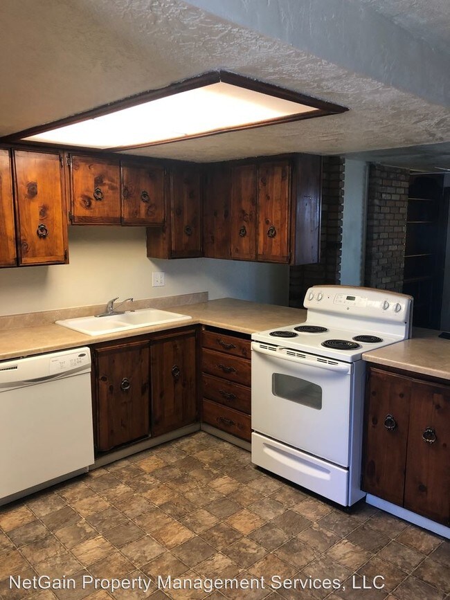 Photo - 851 Spruce St