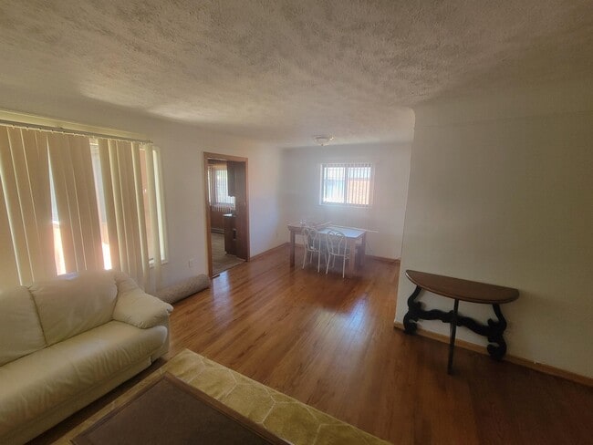 Photo - 24011 Seneca St