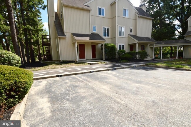 Building Photo - 340 Woodlake Dr