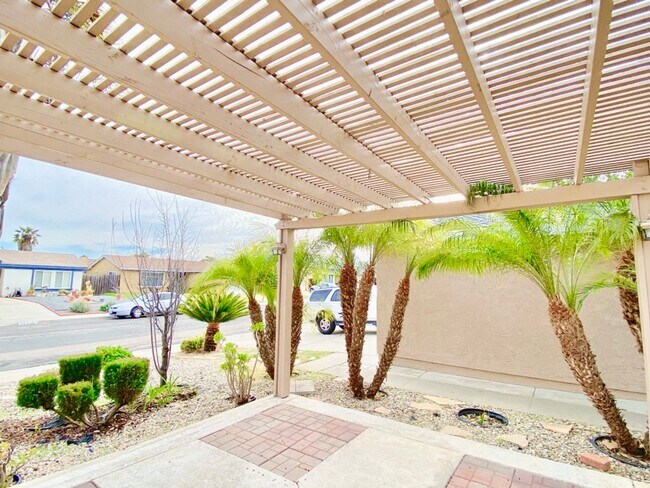 10216 Empress Ave