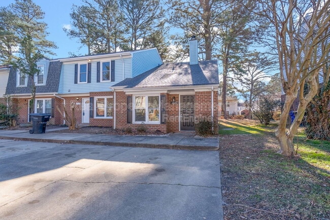 Photo - 5627 Trafalgar Arch