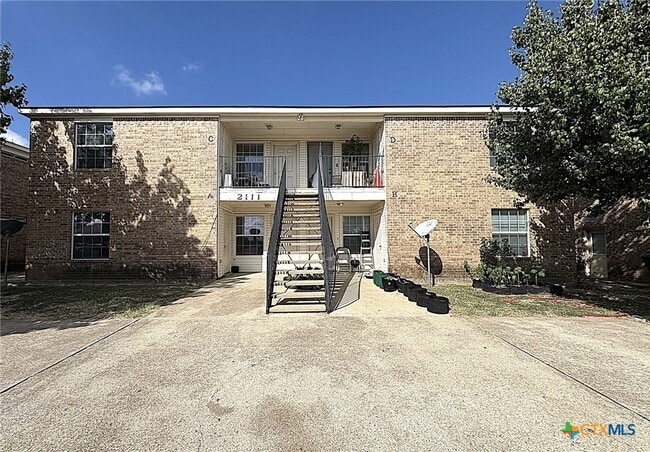 Building Photo - 2111 Jennifer Dr Unit A