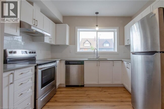 Photo - 540 King St E Unit A6