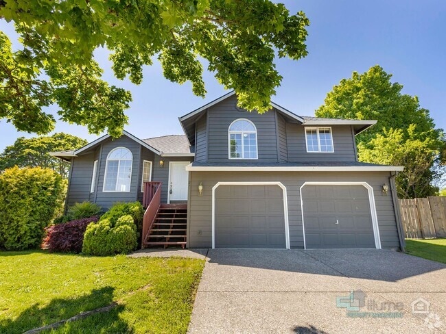 Building Photo - Stunning 3 bedroom 2.5 bathroom Home