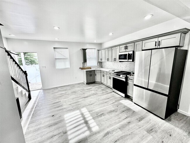 Photo - 103 Waverly St Apartment