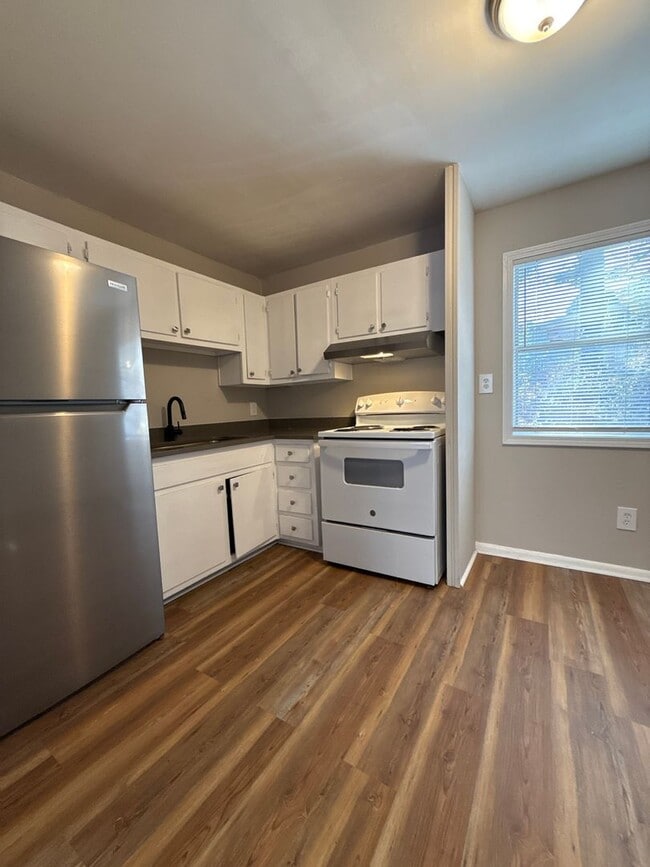 Photo - 1609 Line Cir