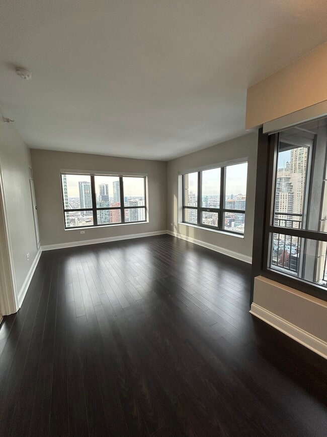 Building Photo - 68 W Hubbard St Unit 2302 Rental