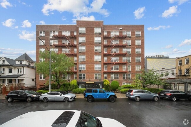 Building Photo - 720 E 31st St Rental