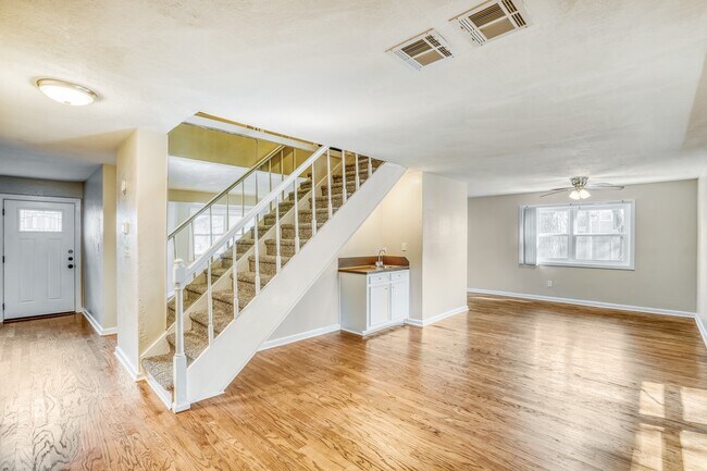 Photo - 17828 Cluster Ct