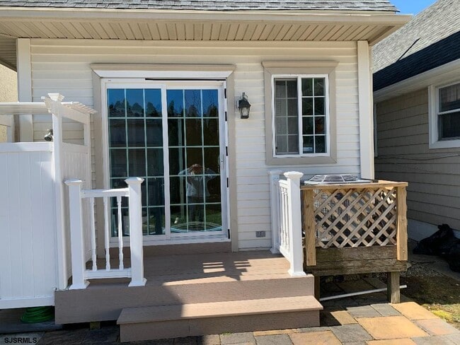 27 N Frontenac Ave