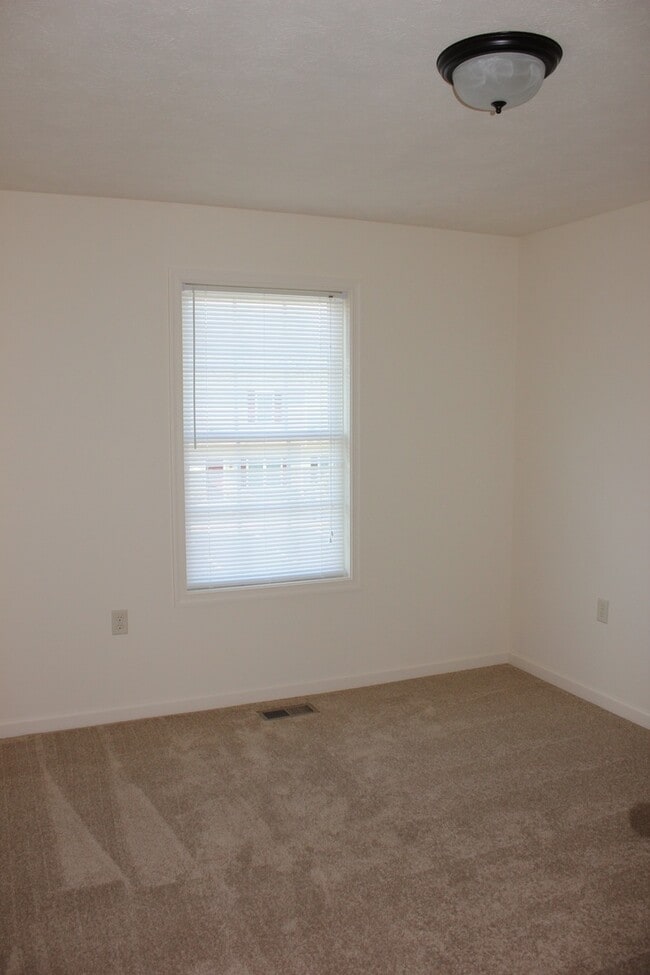 Photo - 3 Bedroom 2.5 bath Two Level Townhome