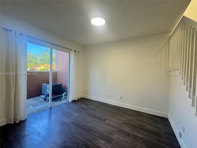 Photo - 5004 S Harbor Isles Dr