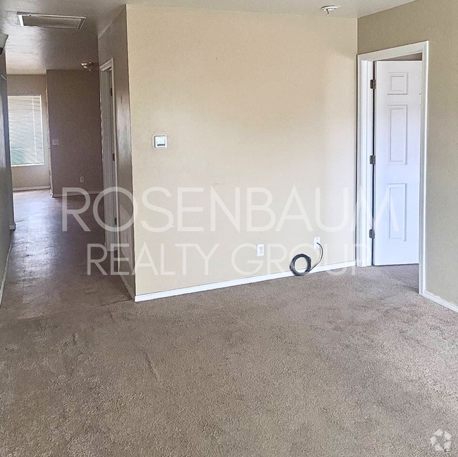 Building Photo - Welcome to this charming and cozy 2-bedroo... Rental