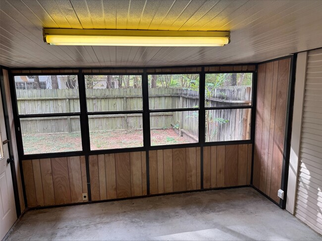 Photo - 1702 Hazelwood St