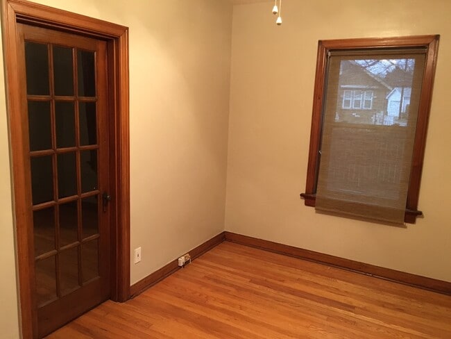 Den / Sun Room.
