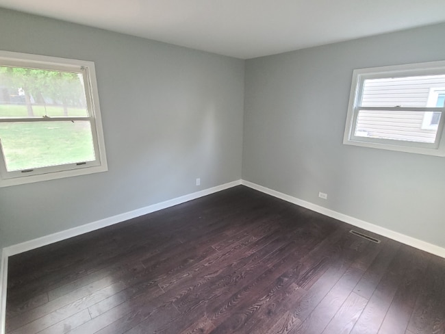 Photo - 202 E Streamwood Blvd