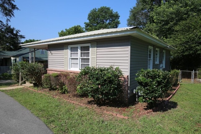 Photo - Cozy 2 Bedroom Home!