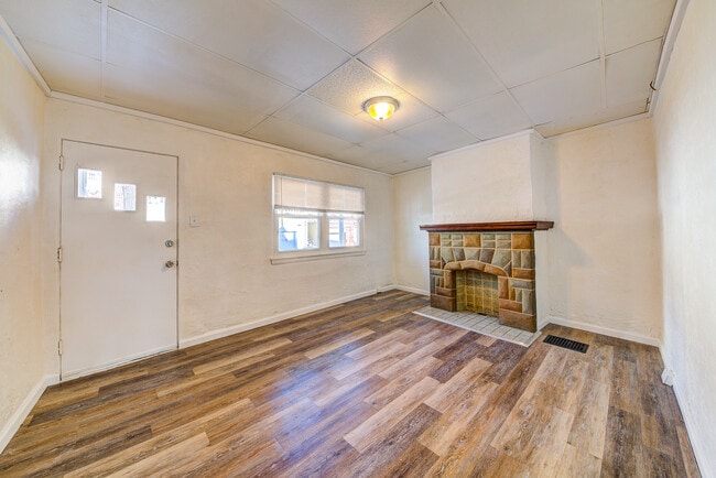 Photo - Available JUNE 2026 - Spacious 3 Bedroom Home w/ Central Mt Washington Location!