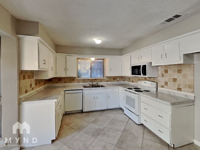 Photo - 312 Towne House Ln