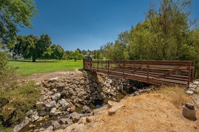 Puente hacia el lago Calabasas - 4728 Park Granada Unidad # 231