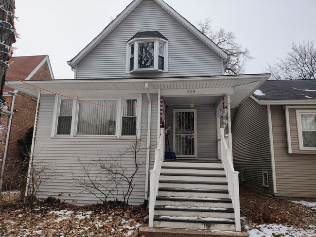 Building Photo - 905 Thomas Ave