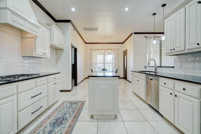 Photo - 917 NW 185th St