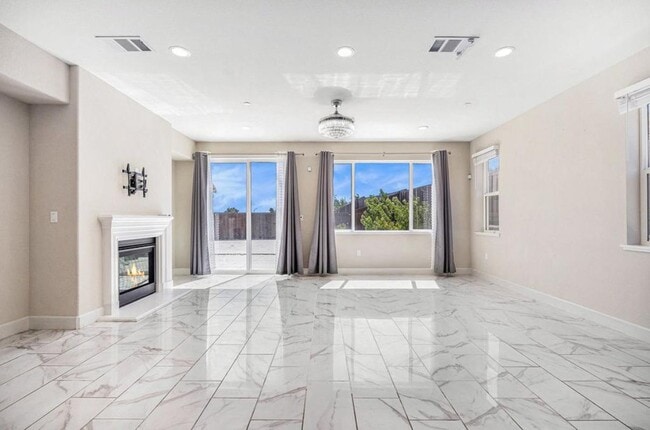 Photo - 31 Cortina Dr