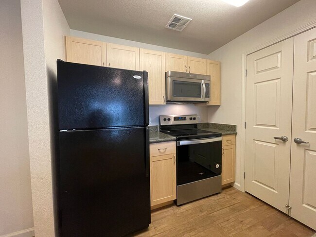 Photo - Lovely 1 Bedroom 1 Bath Condo in the Desir... Unidad 2018