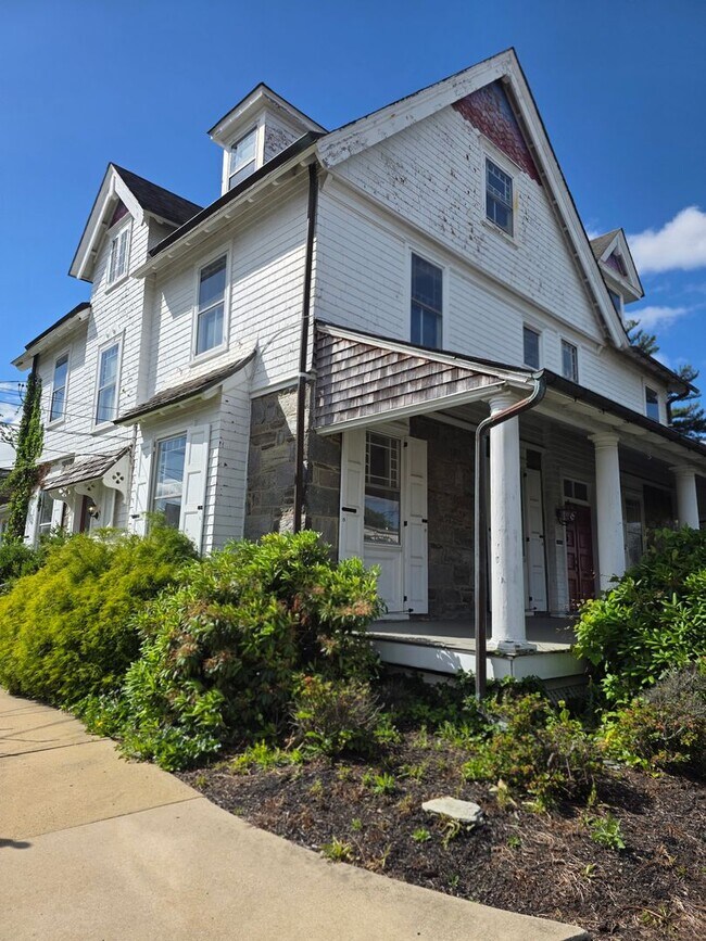 1858 Guernsey Ave Unit #3