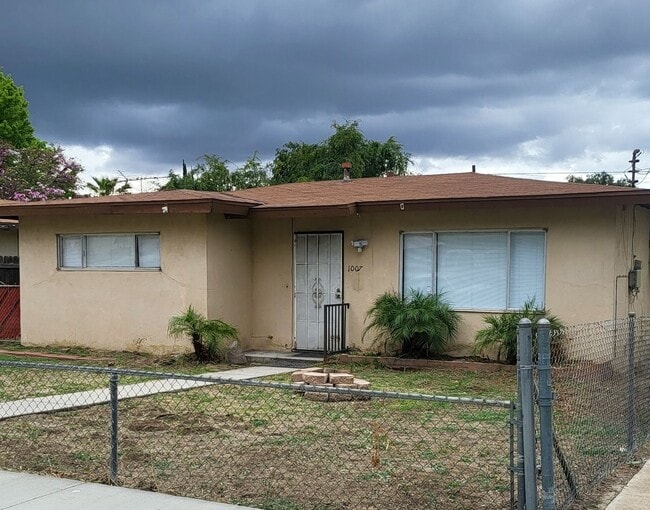 Building Photo - 2 bed/ 1 bath home in North Redlands!