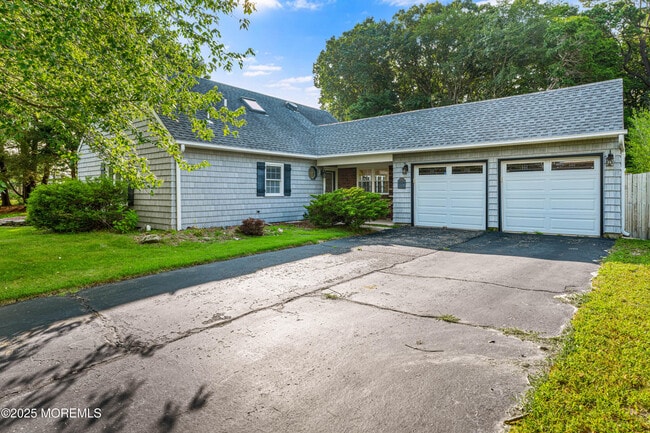 Photo - 61 Berkshire Dr