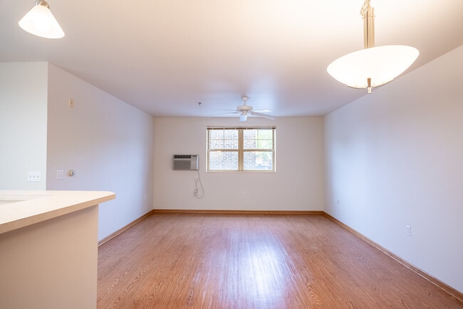Photo - Washington Court Apartments