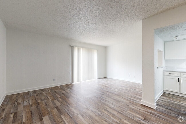 2BR, 1.5BA - 1036SF Townhouse