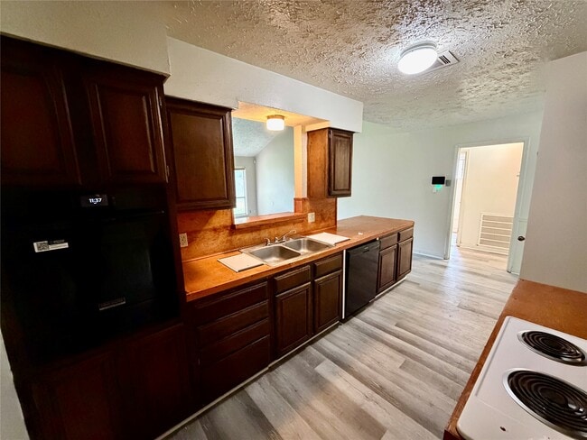 Photo - 5015 Glendower Dr