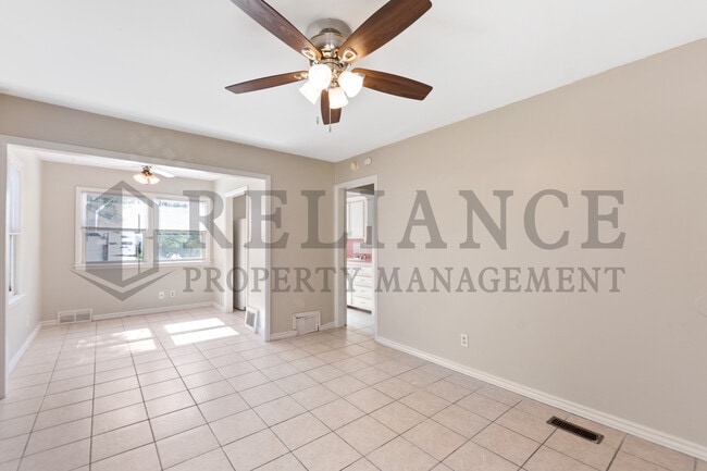 Photo - 804 N Battin St