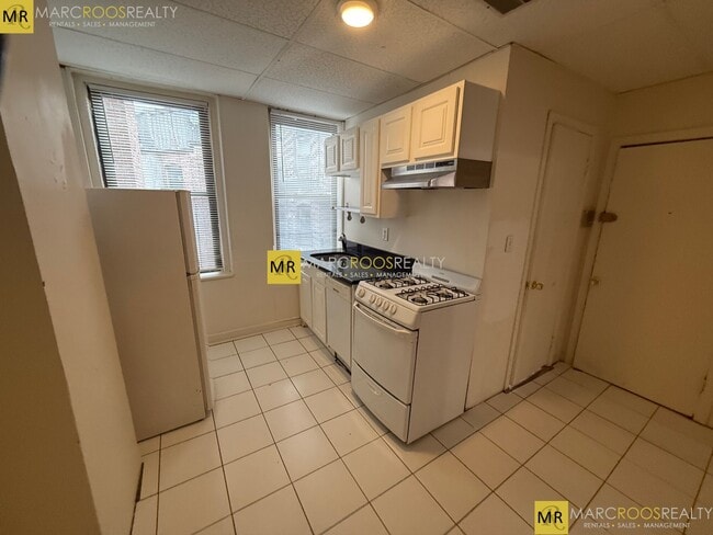 Building Photo - 13 Charter St Rental