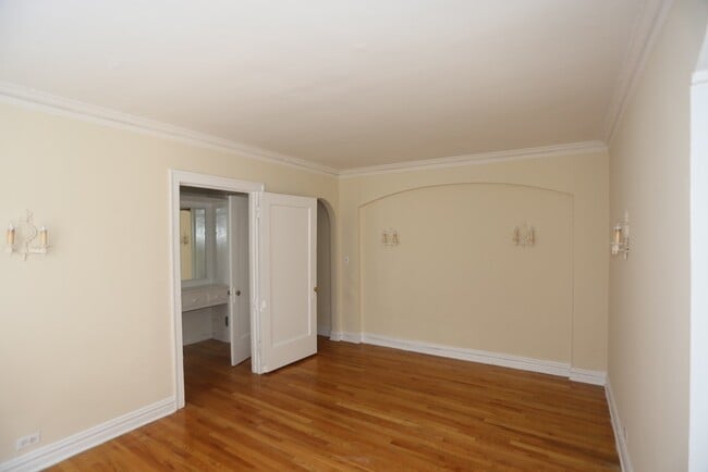 Photo - 433 W Roscoe St Unit A02W